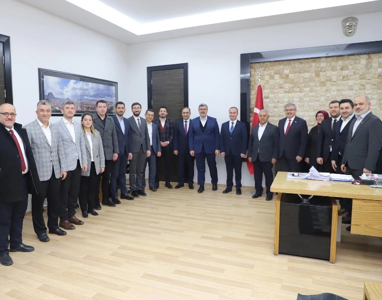 AK PARTİDE HALEF SELEFLER BİR ARAYA GELDİ