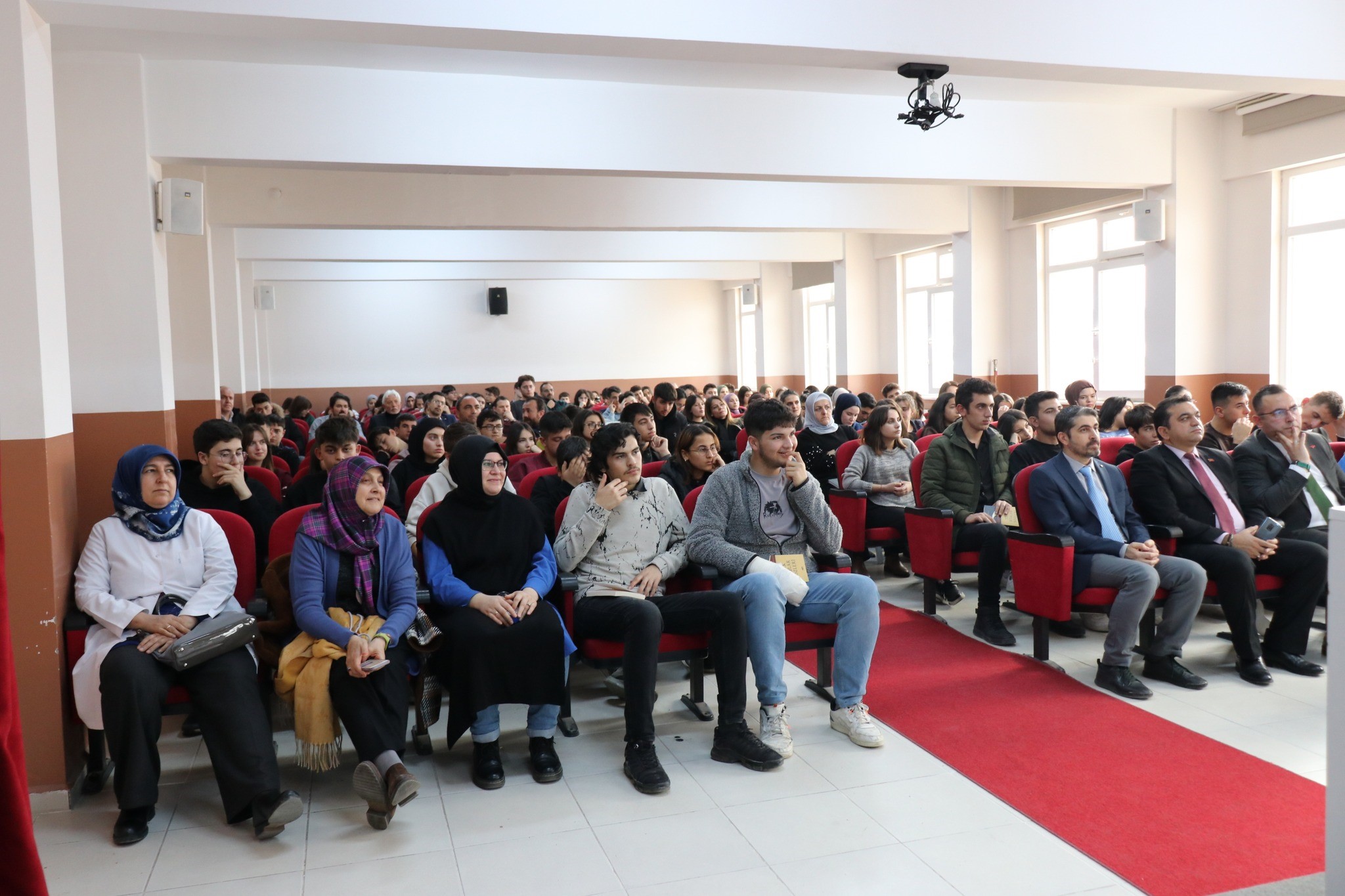 Vali Yardımcısı Kolsuz Öğrencilerle Buluştu