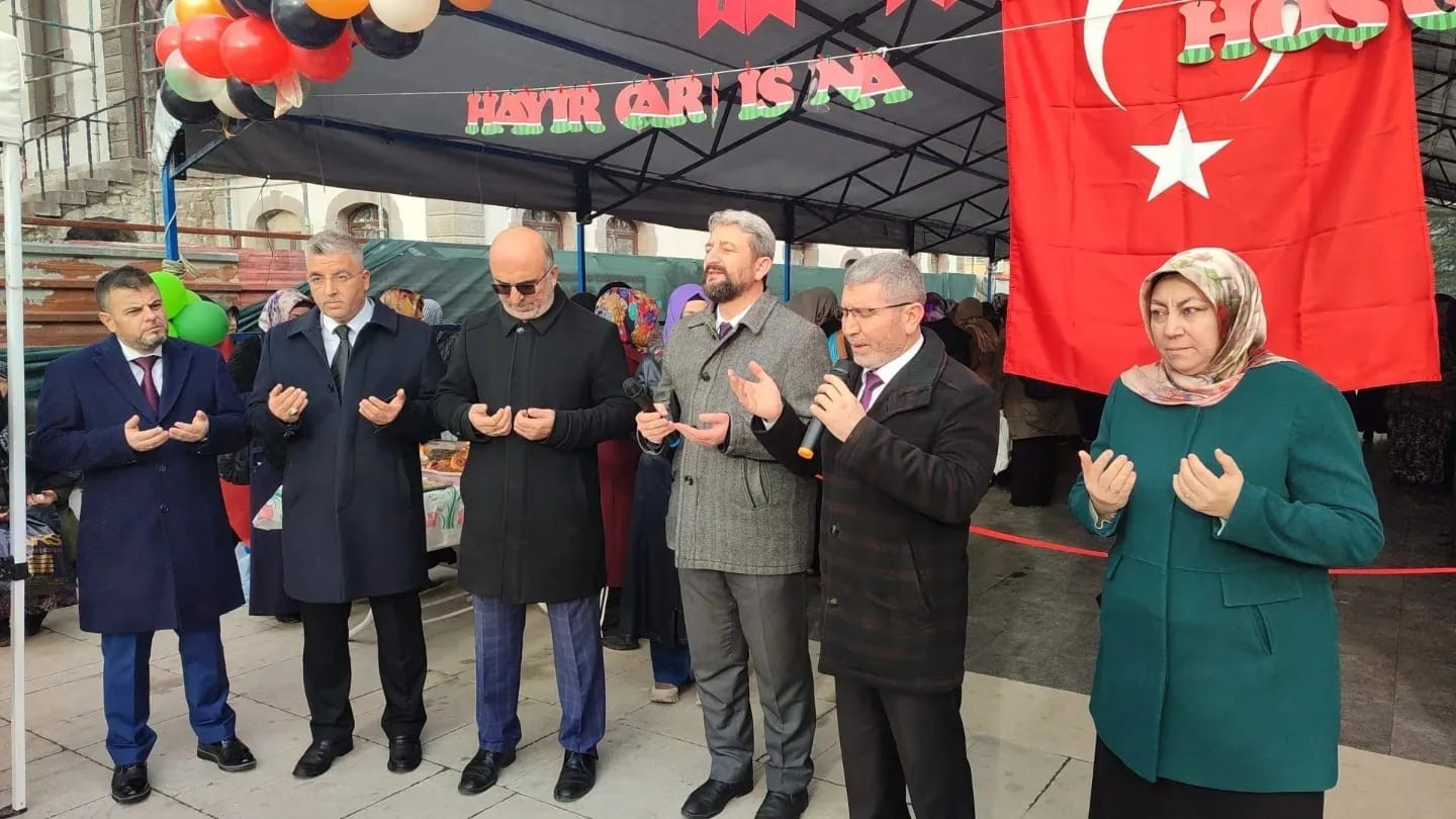 Gazze İçin Hayır Çarşısı Açıldı