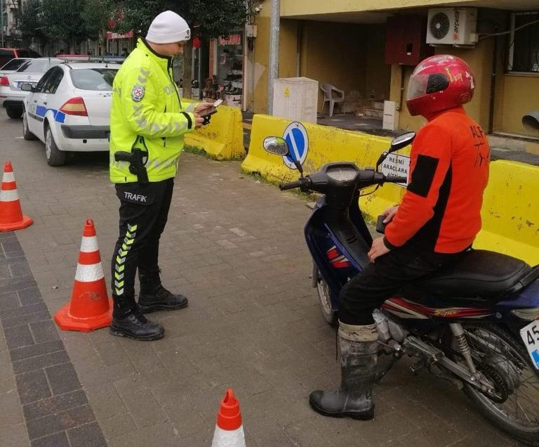 25 MOTOSİKLET TRAFİKTEN MEN EDİLDİ