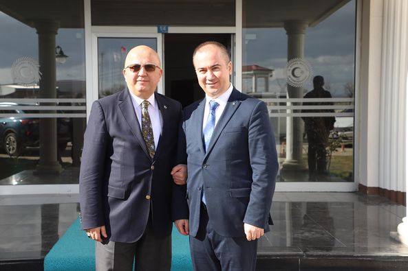 Kol Kola Fotoğraf Karesi Verildi Uluçay'dan Çoban'a Ziyaret