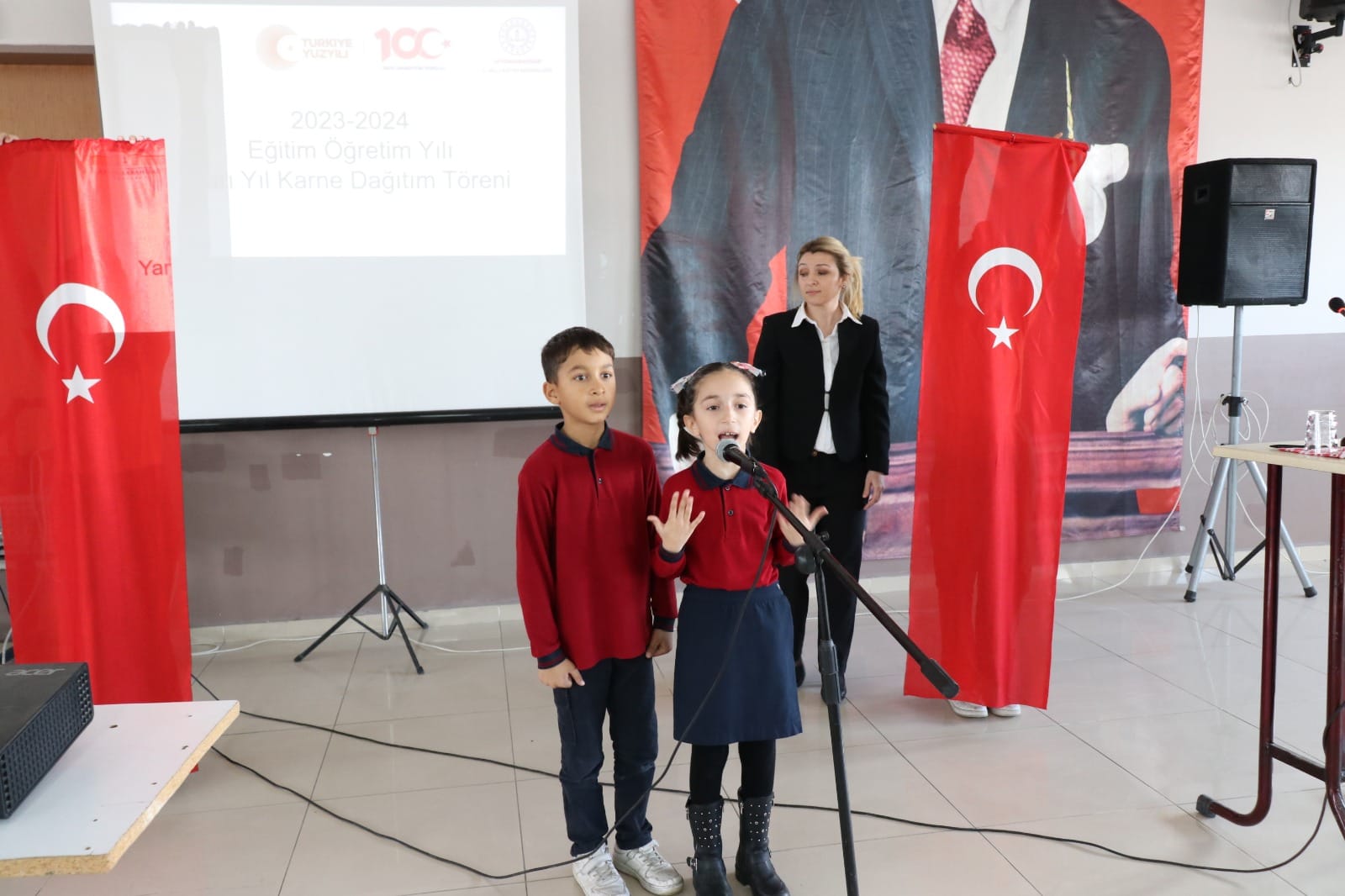 AFYONKARAHİSAR'DA BUGÜN KARNELER DAĞITILDI, 148 BİN ÖĞRENCİ ARA TATİLDE