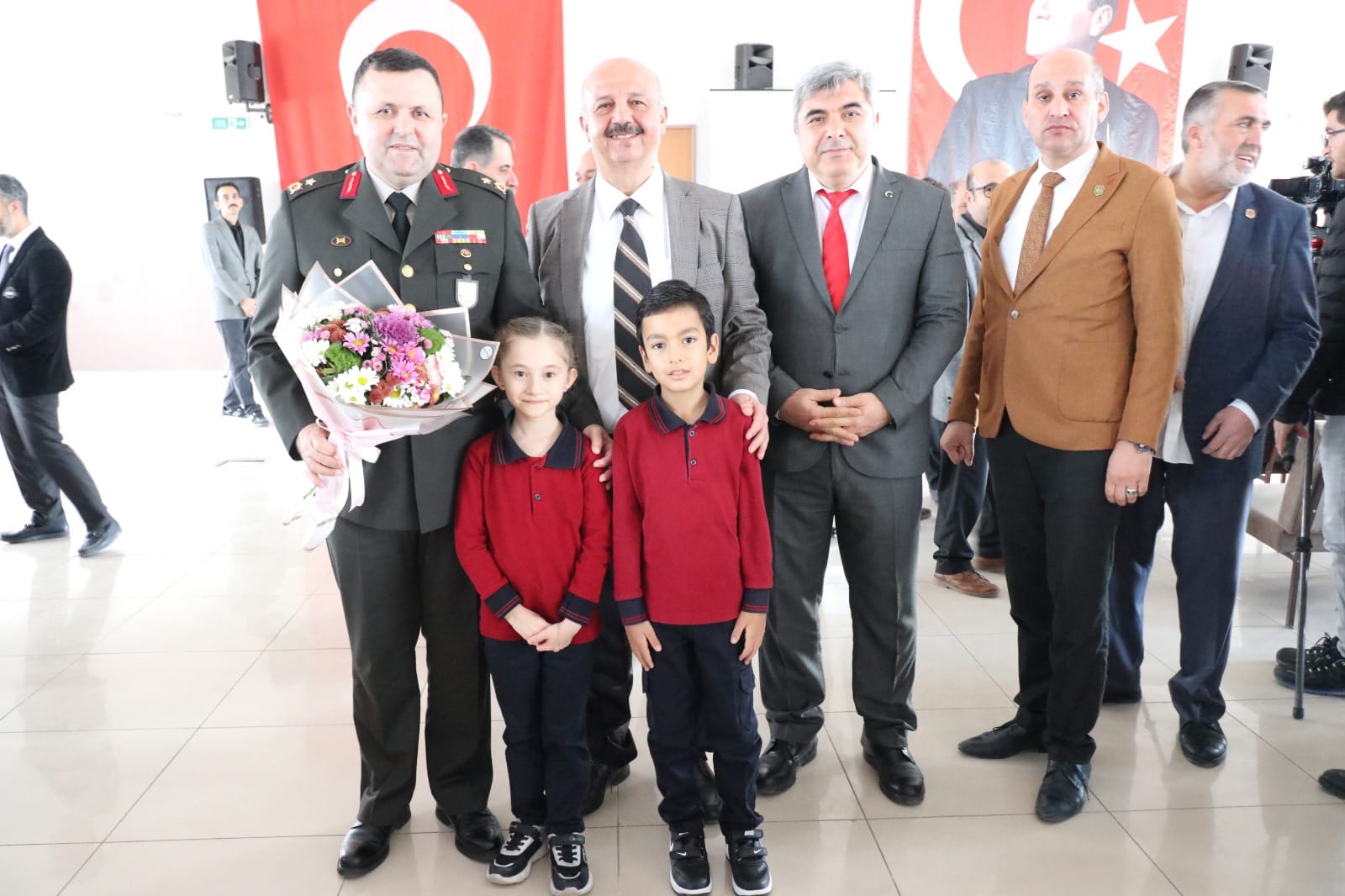 AFYONKARAHİSAR'DA BUGÜN KARNELER DAĞITILDI, 148 BİN ÖĞRENCİ ARA TATİLDE