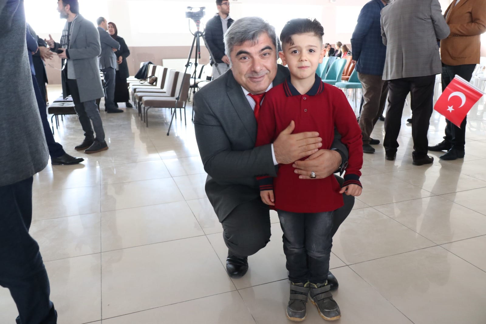 AFYONKARAHİSAR'DA BUGÜN KARNELER DAĞITILDI, 148 BİN ÖĞRENCİ ARA TATİLDE