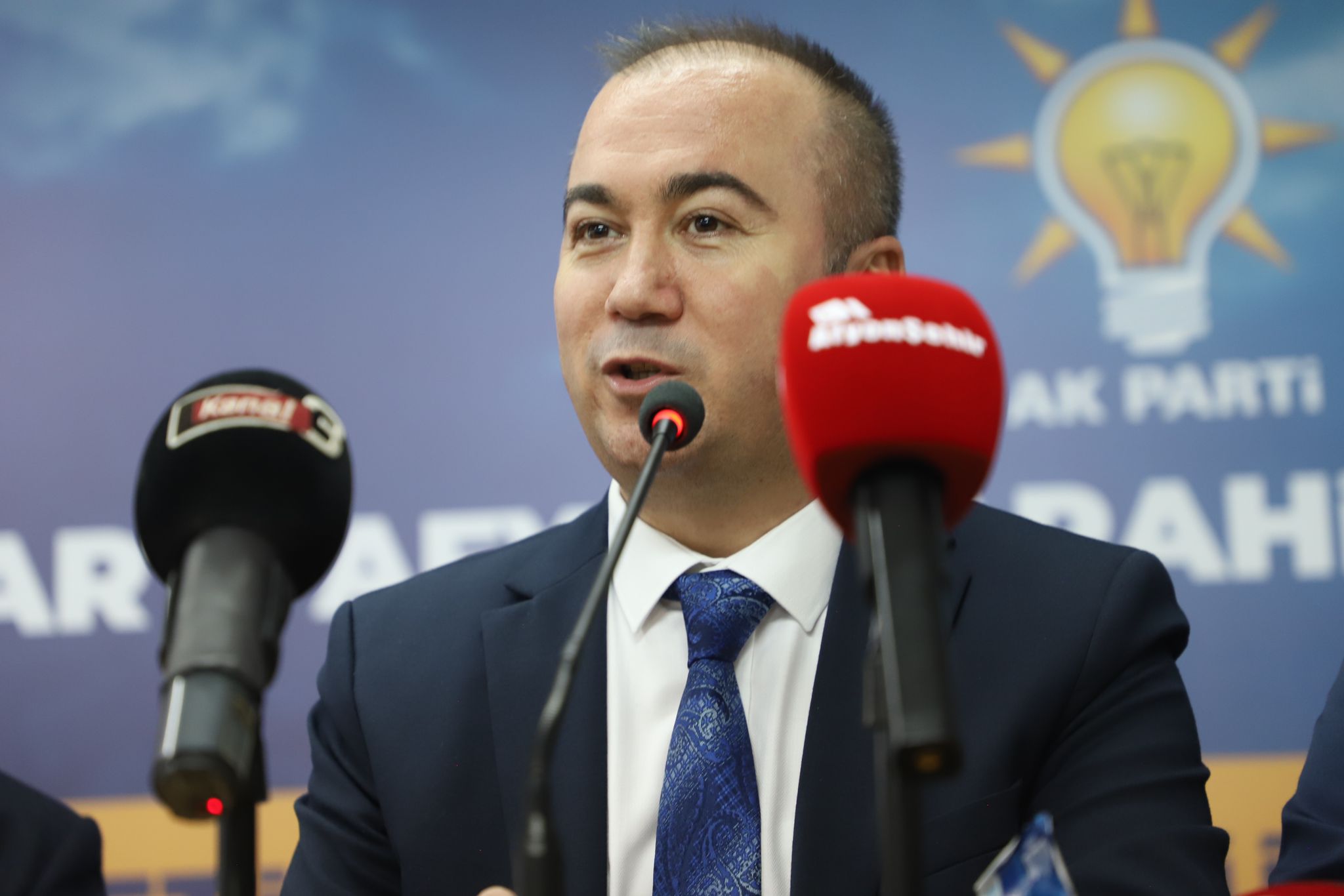 ARKASINA 2 BAKAN 3 VEKİLİ ALAN ULUÇAY PROJELERİNİ SIRALADI