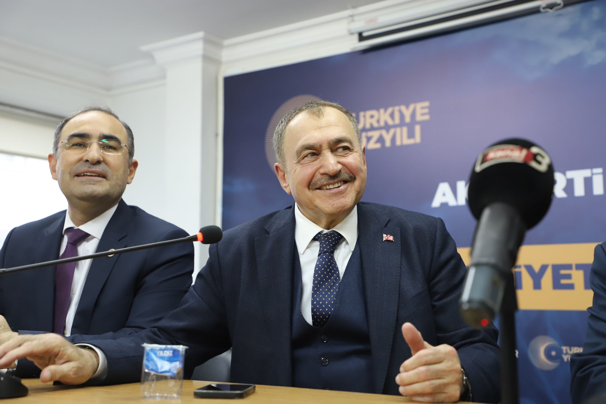 ARKASINA 2 BAKAN 3 VEKİLİ ALAN ULUÇAY PROJELERİNİ SIRALADI