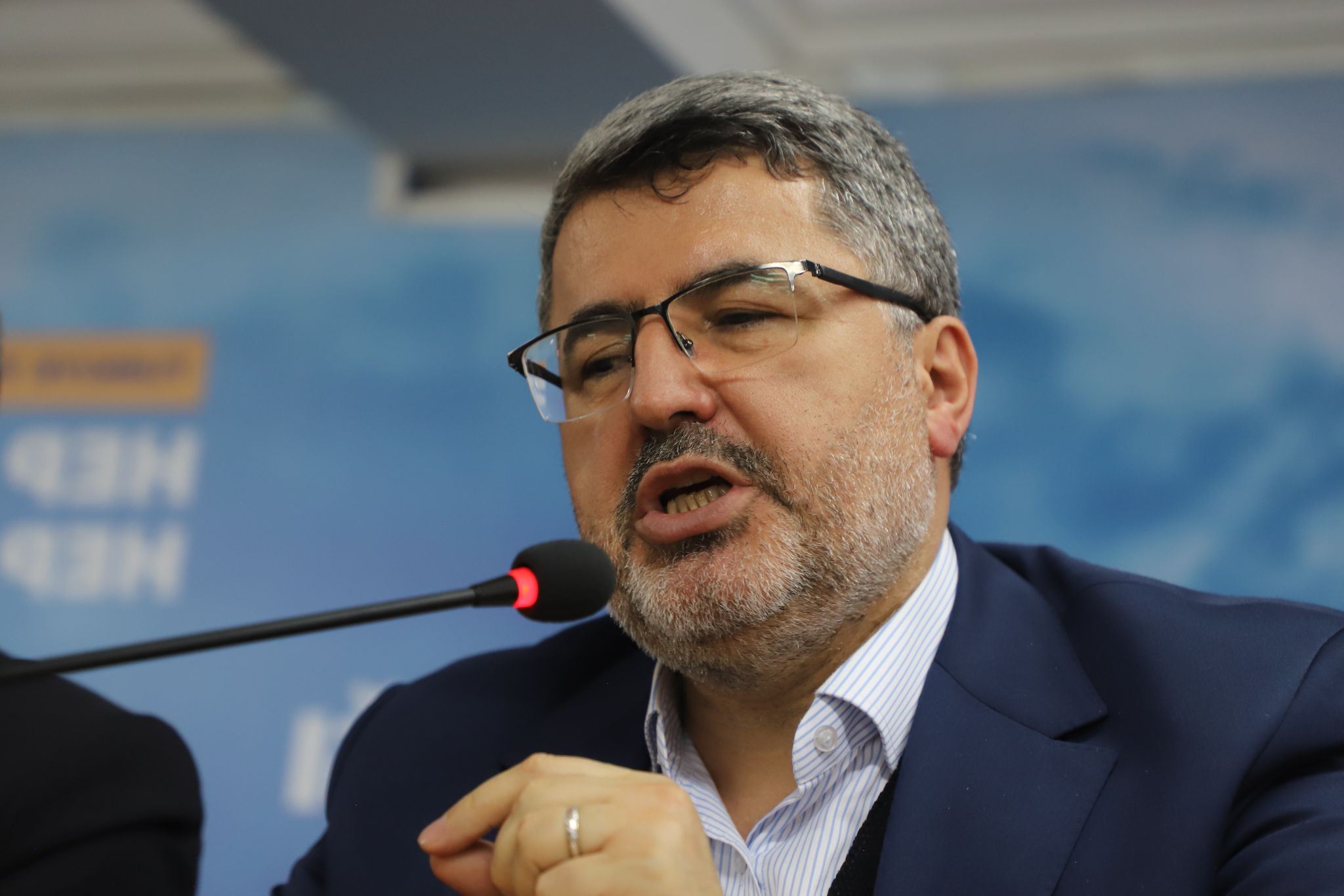 ARKASINA 2 BAKAN 3 VEKİLİ ALAN ULUÇAY PROJELERİNİ SIRALADI