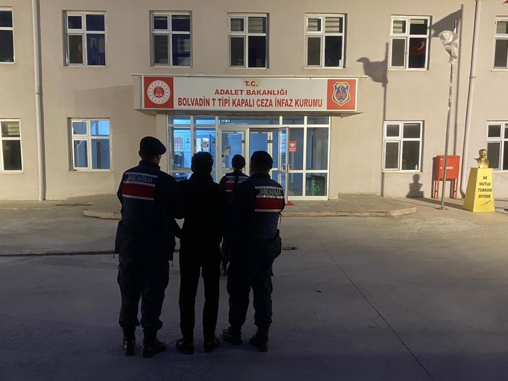 AFYON'DA AKARYAKIT İSTASYONUNDAN PARA ÇALDI