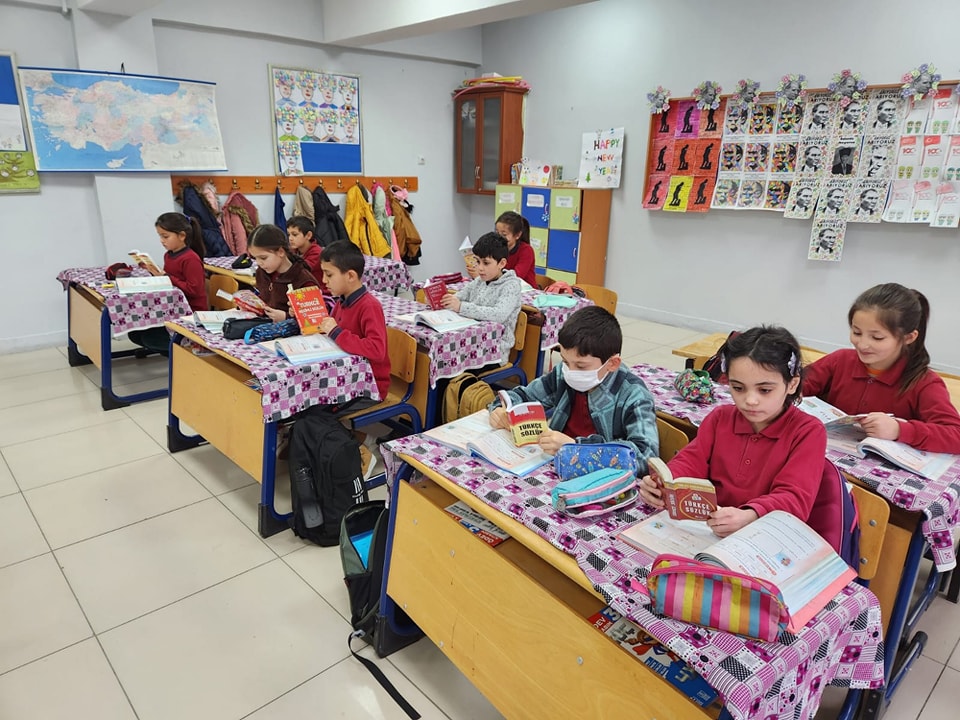 Hocalar İlçesinde Öğrenciler Sözlük Günü Etkinliği Düzenledi