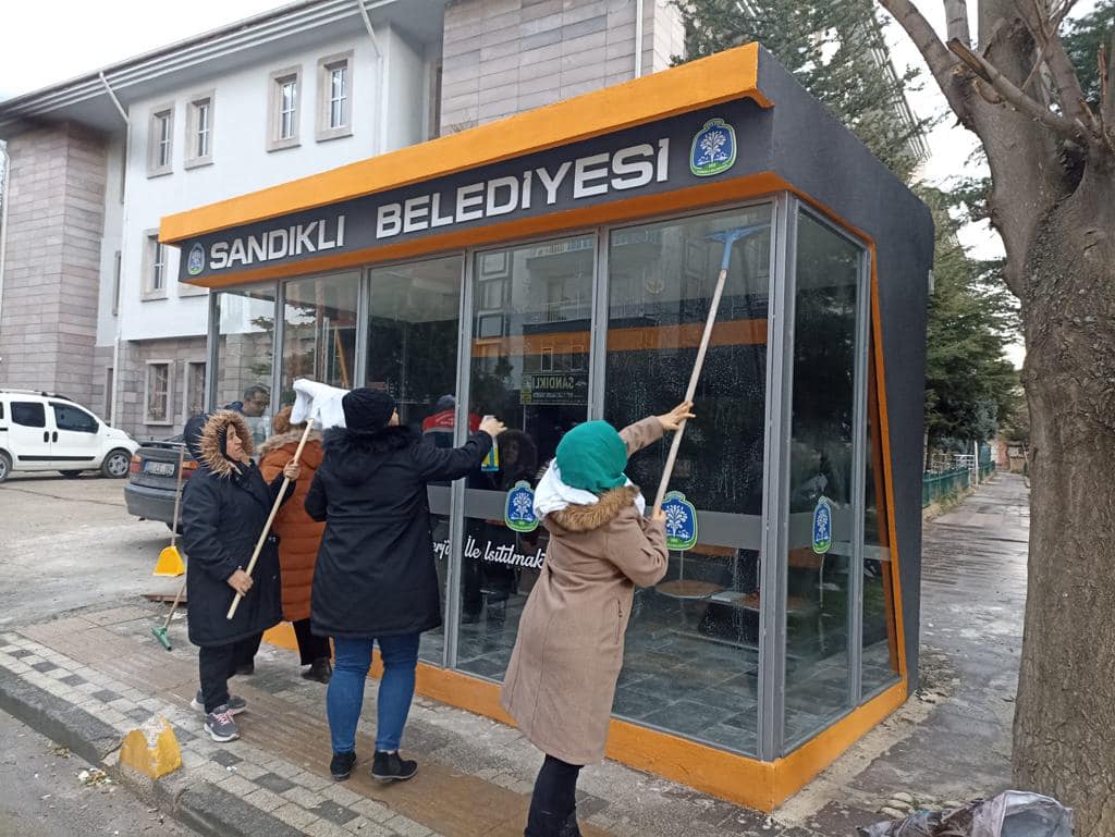 Belediye Ekipleri Jeotermal Durakları Temizledi