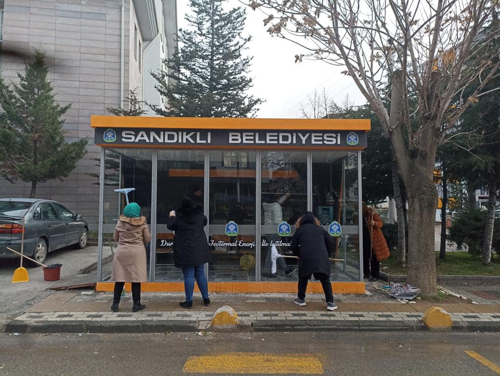 Belediye Ekipleri Jeotermal Durakları Temizledi