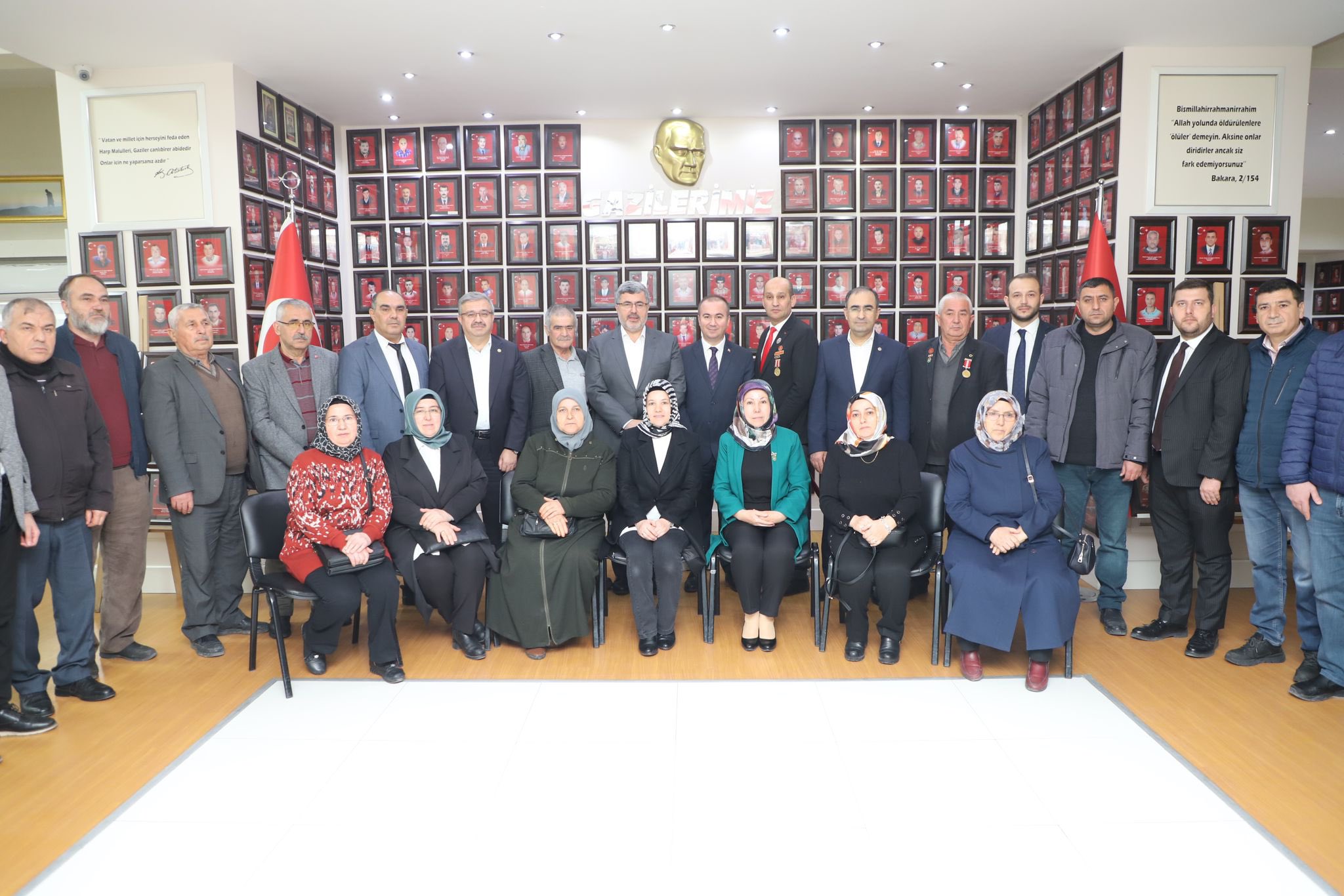 AK PARTİ ADAYI ULUÇAY ŞEHİTLER VE GAZİLER DERNEĞİNİ ZİYARET ETTİ