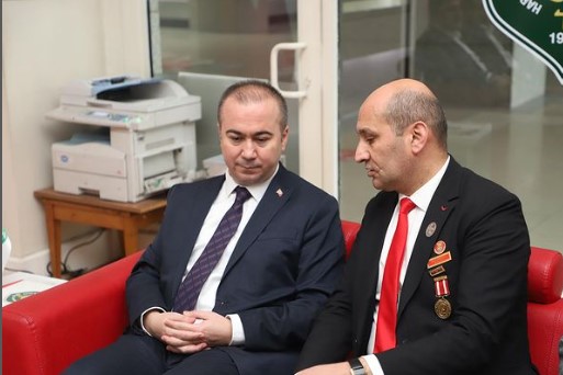 AK PARTİ ADAYI ULUÇAY ŞEHİTLER VE GAZİLER DERNEĞİNİ ZİYARET ETTİ
