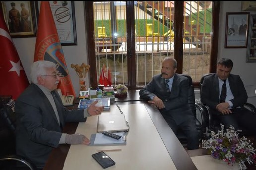TAYTAK,  VE KÜÇÜKKURT EMEKLİLER DERNEĞİ BAŞKANI AHMET EGE'Yİ ZİYARET ETTİ