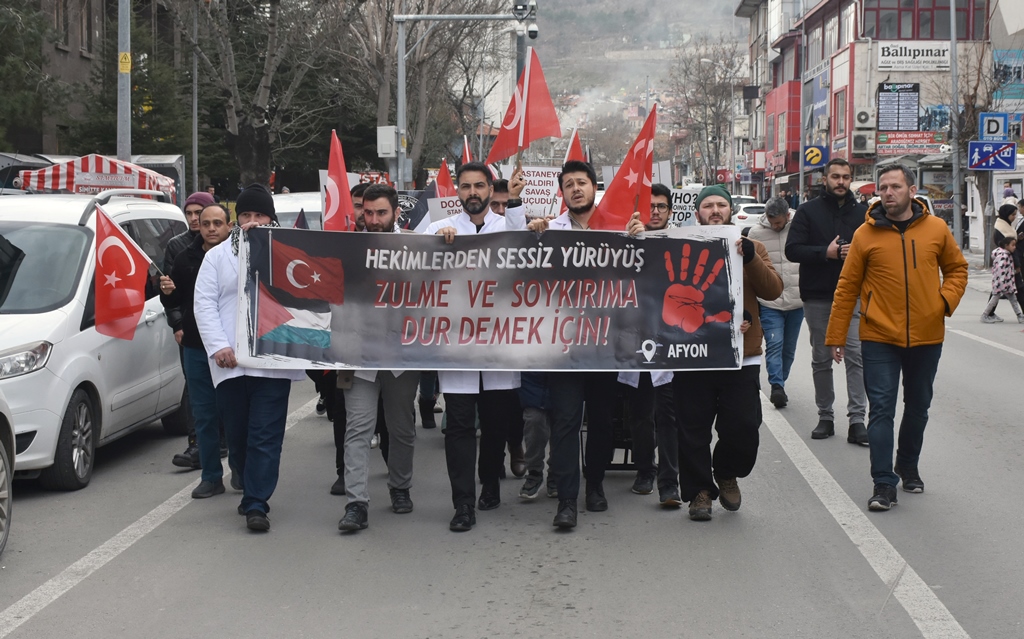 HEKİMLER VE ÖĞRENCİLER İSRAİL'E TEPKİ GÖSTERDİ