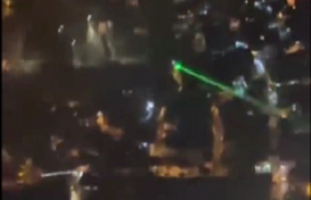 İnişe Hazırlanan Uçağa Lazer Tuttular… O Anlar Kamerada
