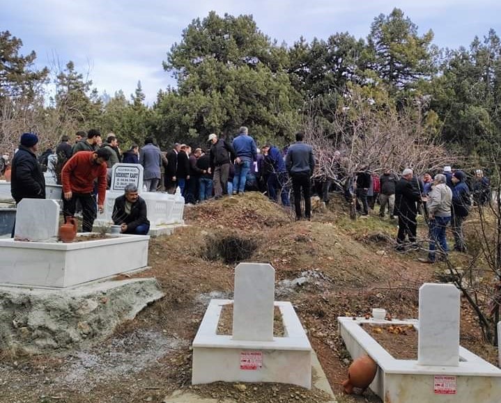 ELEKTRİK DİREĞİNDEN DÜŞTÜ