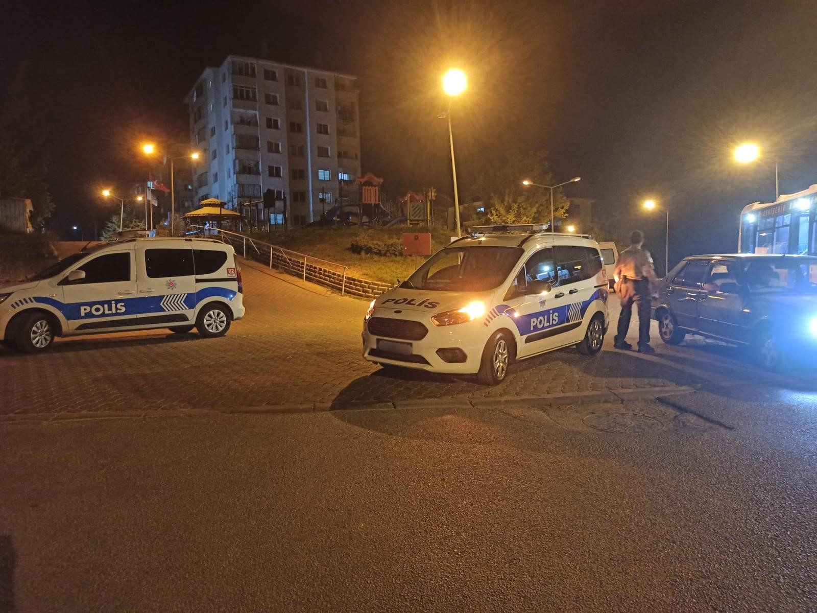 29 ARAÇTA ÇEŞİTLİ MADDELER ELE GEÇİRİLDİ