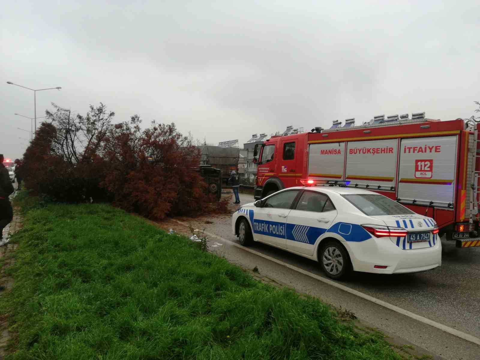 KONTROLDEN ÇIKIP KARŞI ŞERİDE GEÇTİ