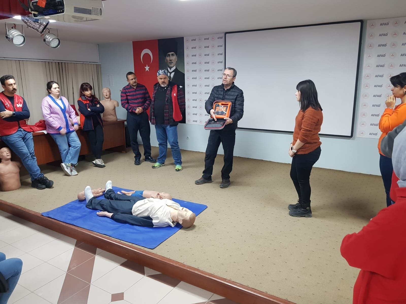 İlkad ve İHH Derneği'nde Afet Farkındalık ve İlkyardım Eğitimi Başarıyla Tamamlandı