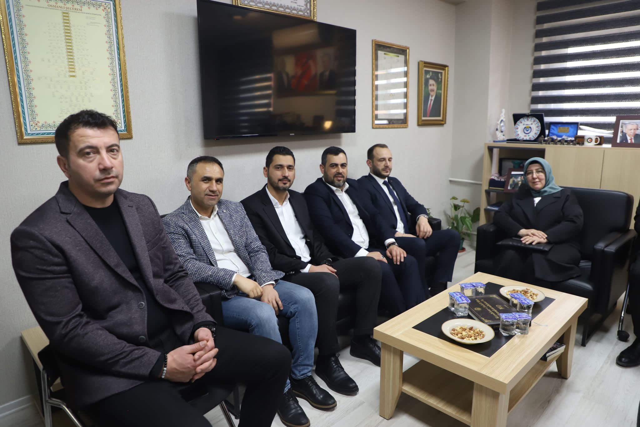 AK Kadınlardan Uluçay'a Destek Başkan Ertürk Ziyaretlere Eşlik Ediyor