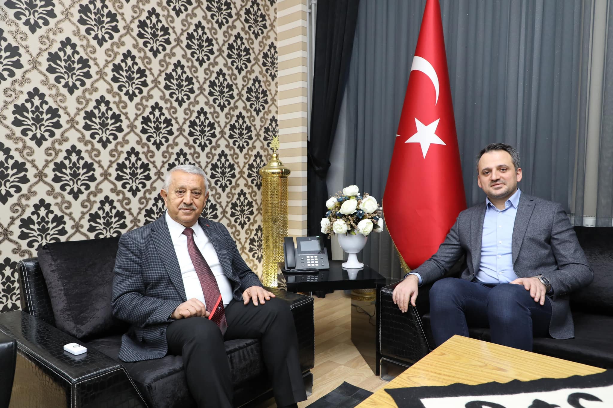 Bakan Yardımcısı Eminoğlu Başkan Zeybek'i Ziyaret Etti