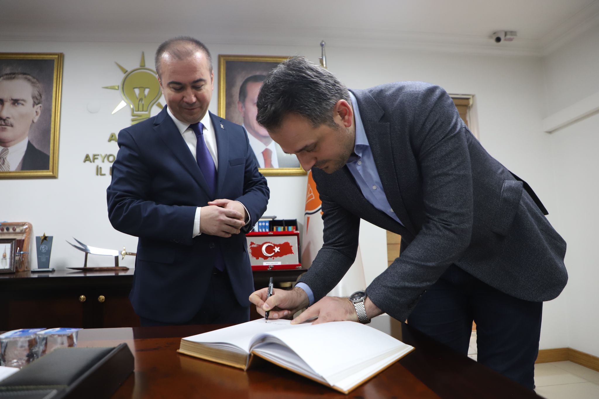 Bakan Yardımcısı Eminoğlu AK Parti İl Başkanlığını Ziyaret Etti