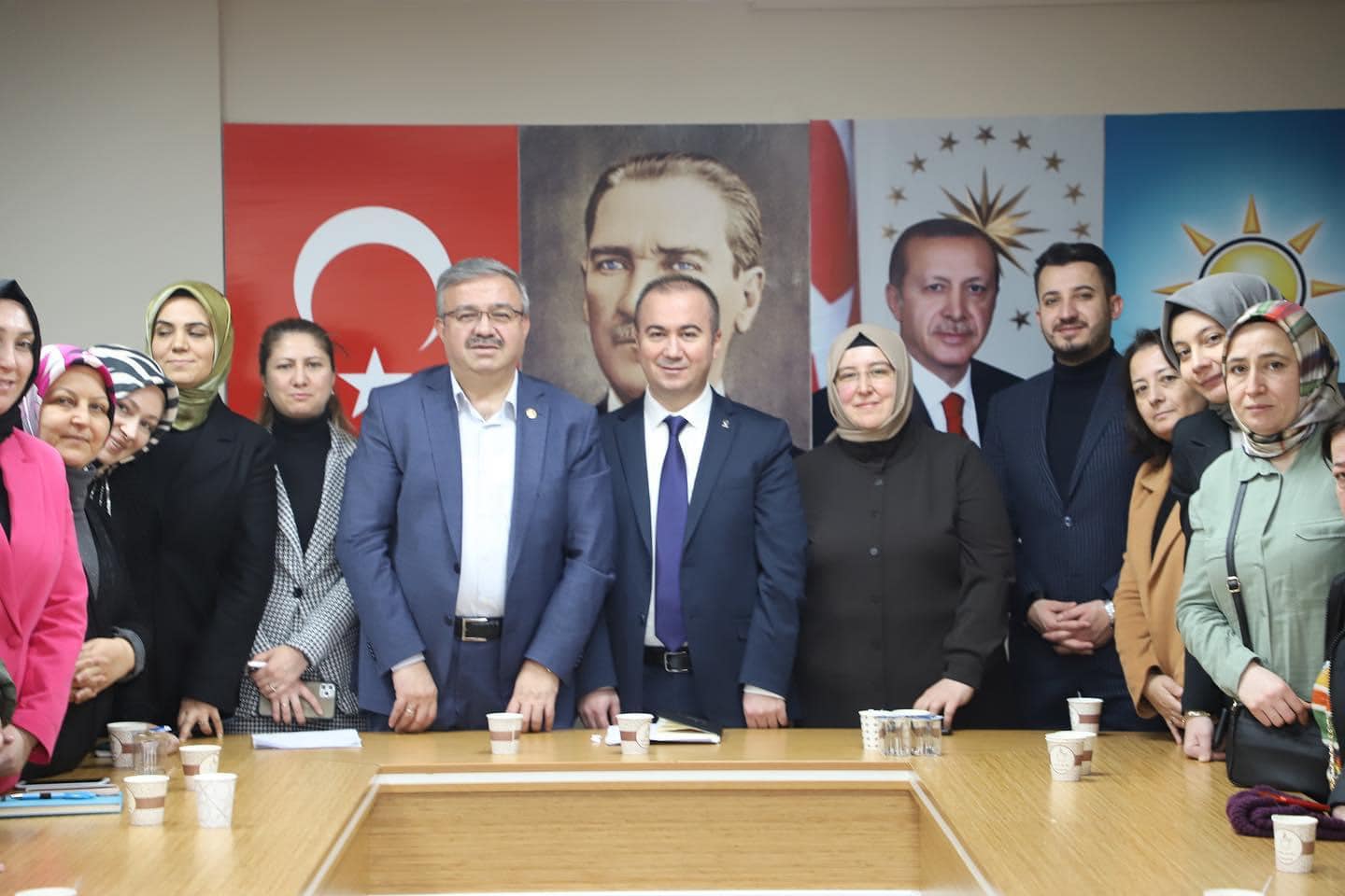 AK Partili Yurdunuseven Partisinin Kadın Kolları Toplantısına Katıldı