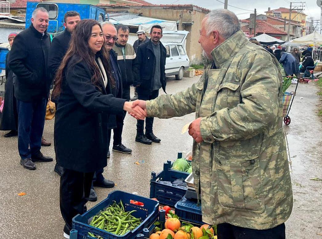 CHP Bolvadin Belediye Başkan Adayı Mariye Buse Naz Anasız, Pazarcı Esnafını Ziyaret Etti