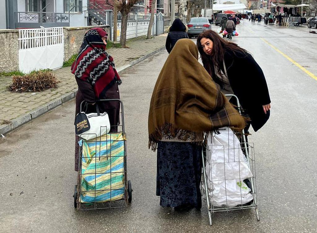 CHP Bolvadin Belediye Başkan Adayı Mariye Buse Naz Anasız, Pazarcı Esnafını Ziyaret Etti
