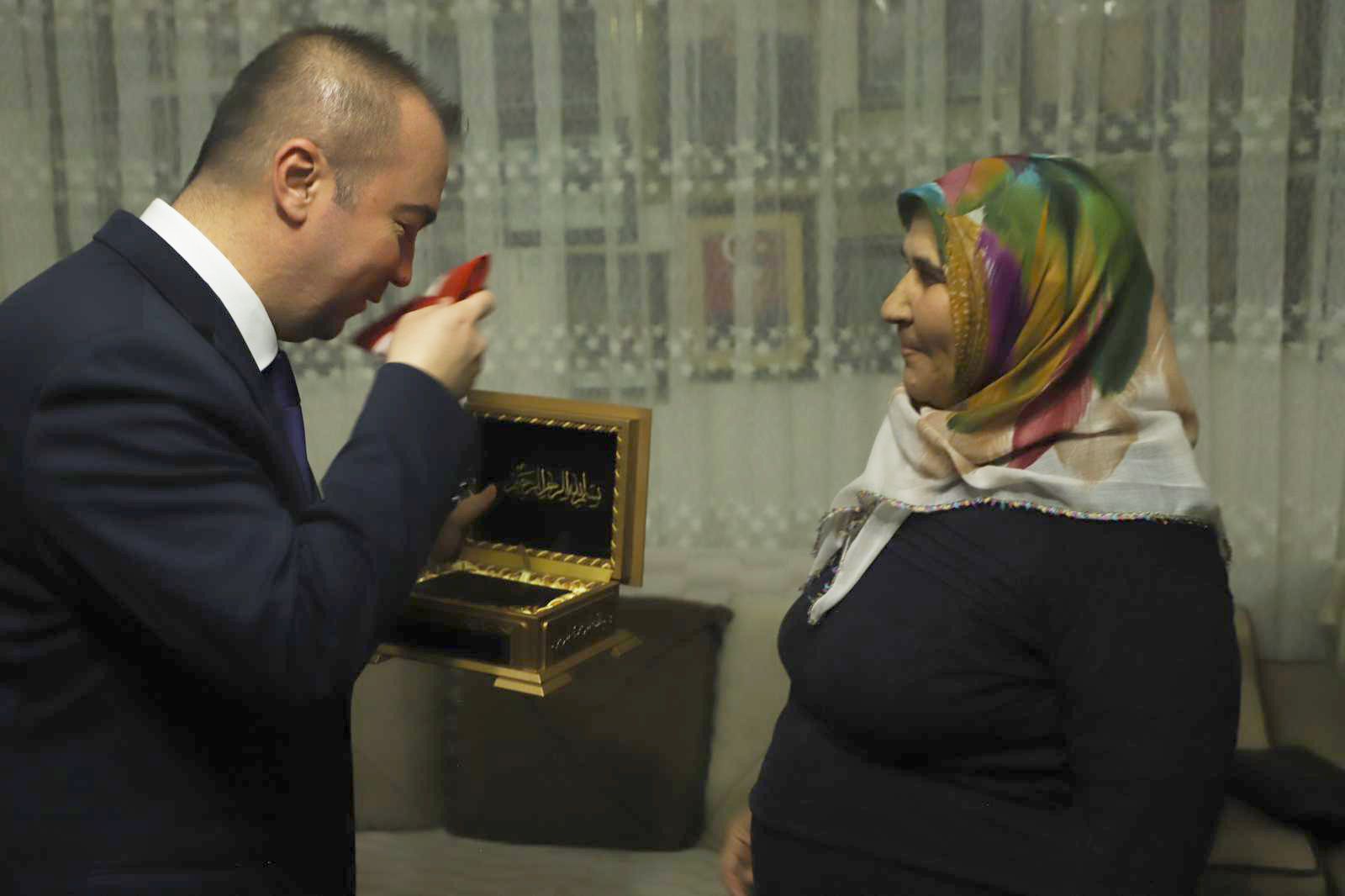 AK Partili Uluçay'dan Şehit Ailesine Anlamlı Ziyaret