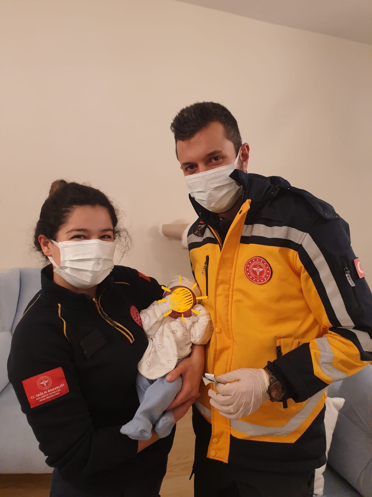 Acil Sağlık Hizmetleri Ekibi evde doğum yaptırdı