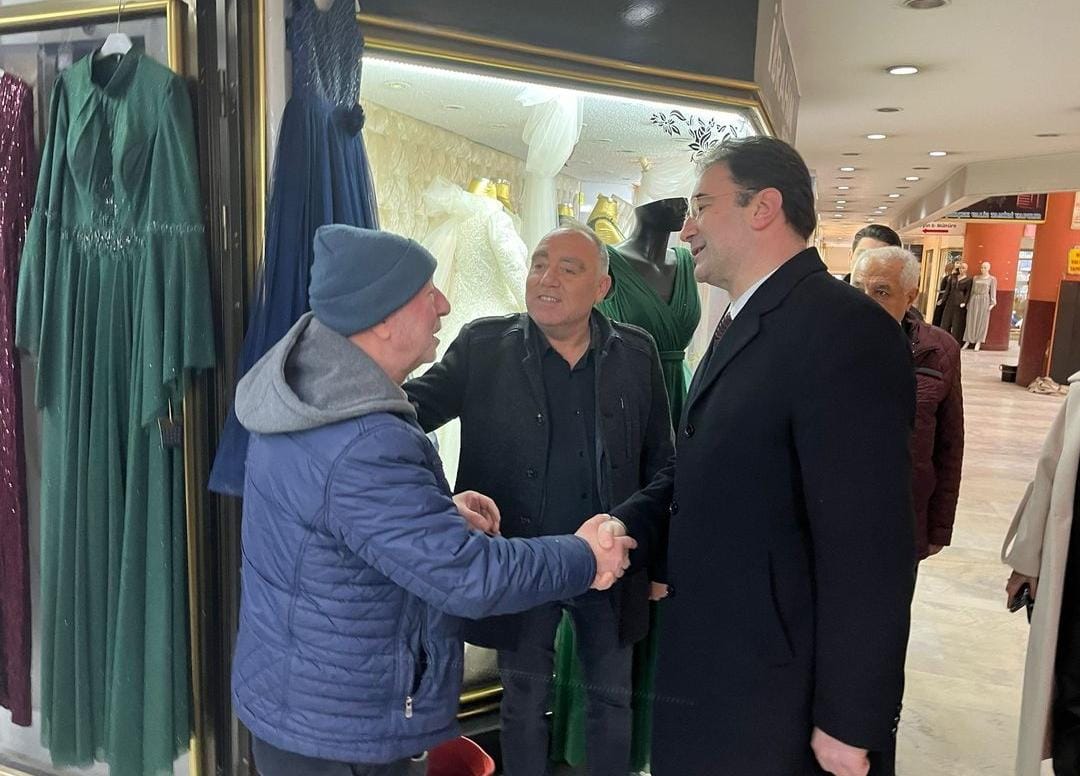 MHP'li Küçükkurt Esnafın Sorunlarını Biliyor
