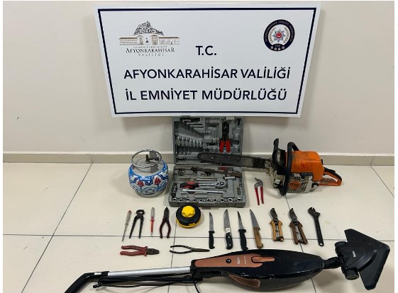 Afyon Polisi Kıskıvrak Yakaladı Azılı Hırsızlar Yakayı Ele Verdi