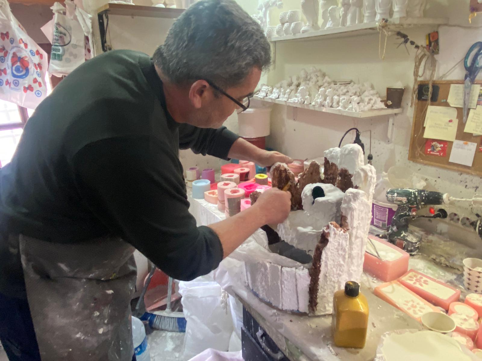 "TAŞHAN’DA GELENEKSEL SANAT: FATİH ATAY’IN EL EMEĞİ GÖZ NURU ÜRÜNLERİ"
