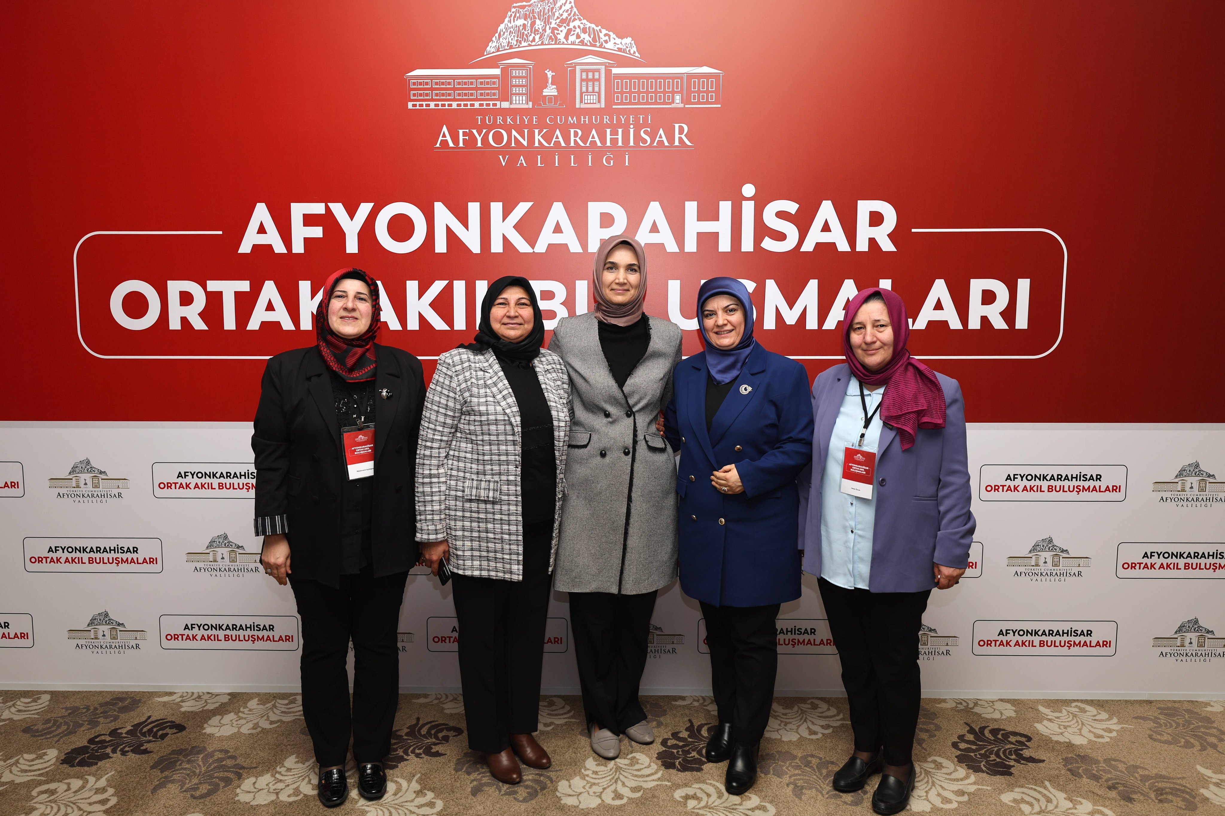 Vali Yiğitbaşı Kadınlarla Bir Araya Geldi