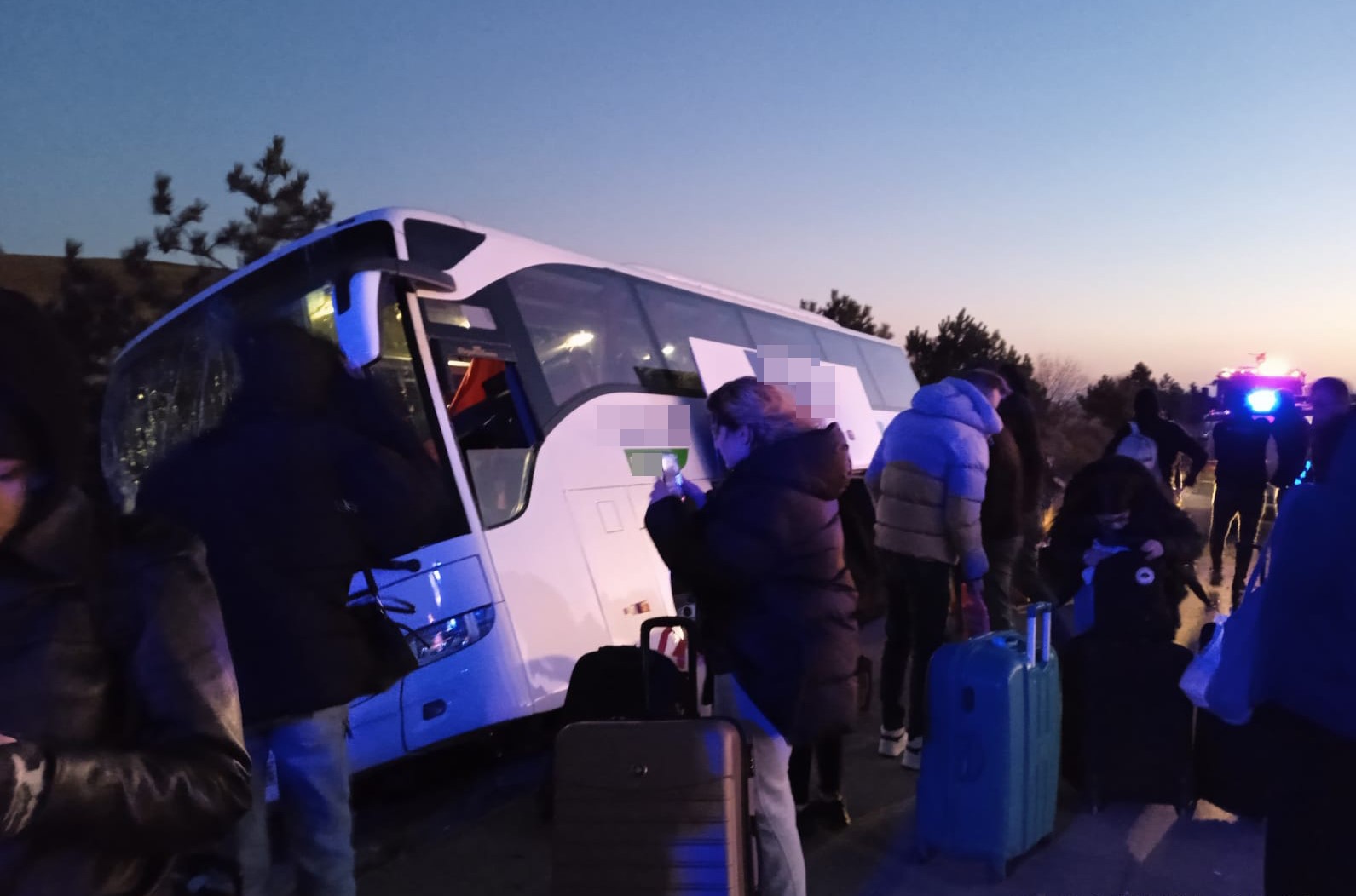 Afyon'da yolcu otobüsü refüje girdi...Facianın eşiğinden dönüldü!