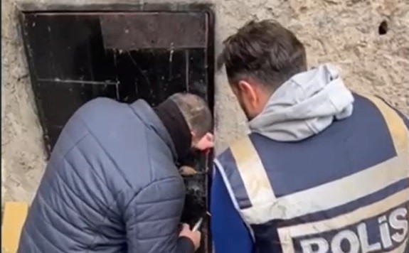 FİRARİ ZANLI, SUÇ EVİNDEKİ TÜNELDE SAKLANIRKEN BULUNDU