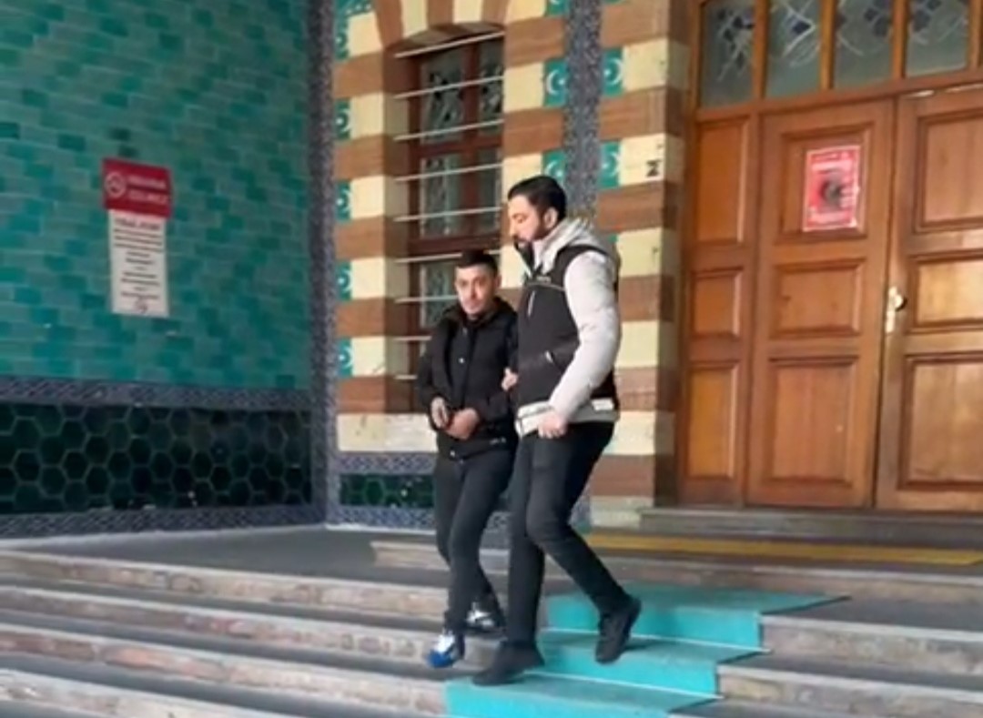 5 KİŞİYE UYUŞTURUCU SATMAYA ÇALIŞTI