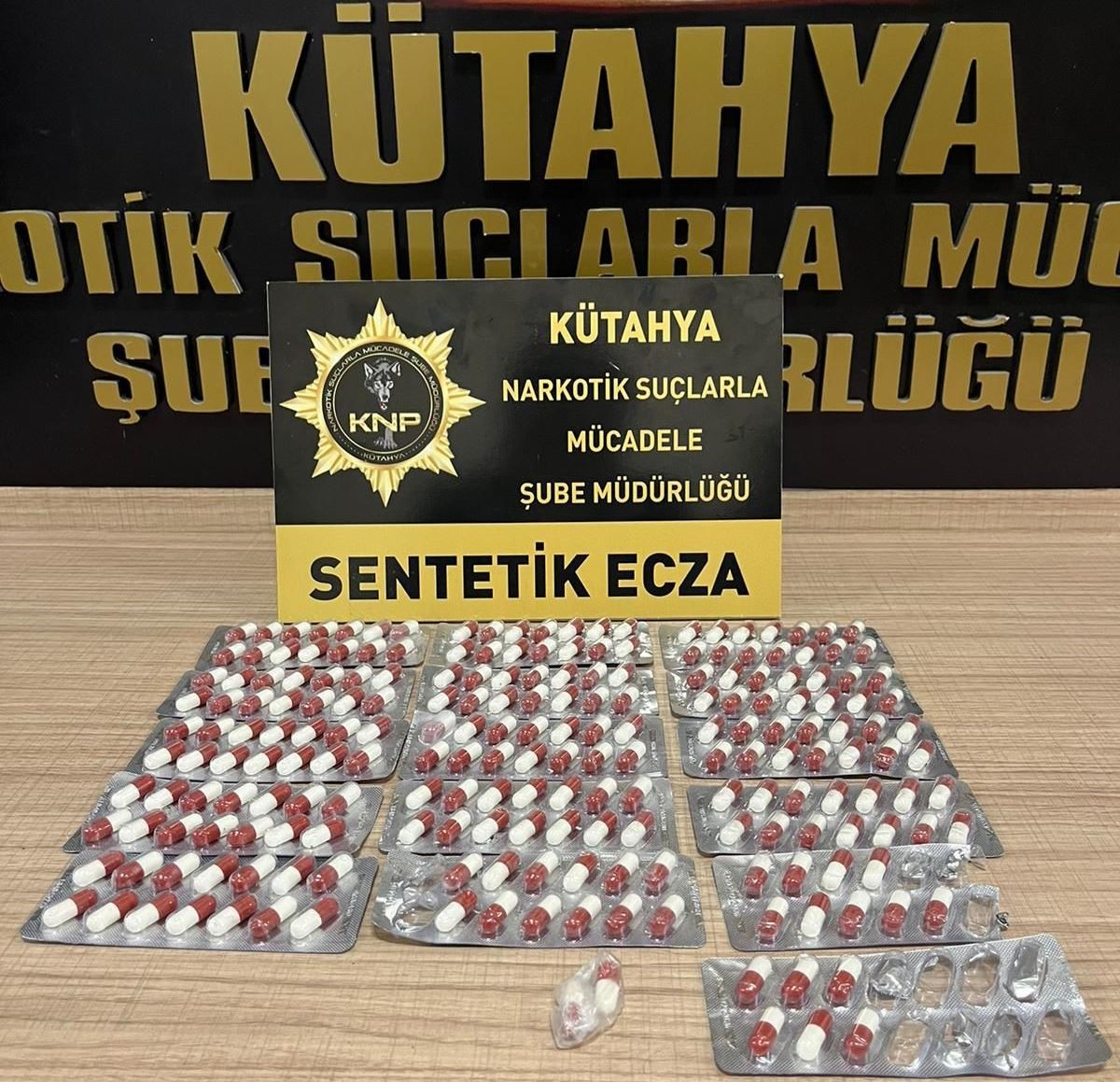 5 KİŞİYE UYUŞTURUCU SATMAYA ÇALIŞTI