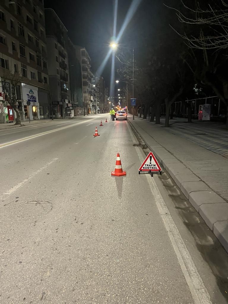 TRAFİK DENETİMİNDE 820 ARACA CEZA YAĞDI