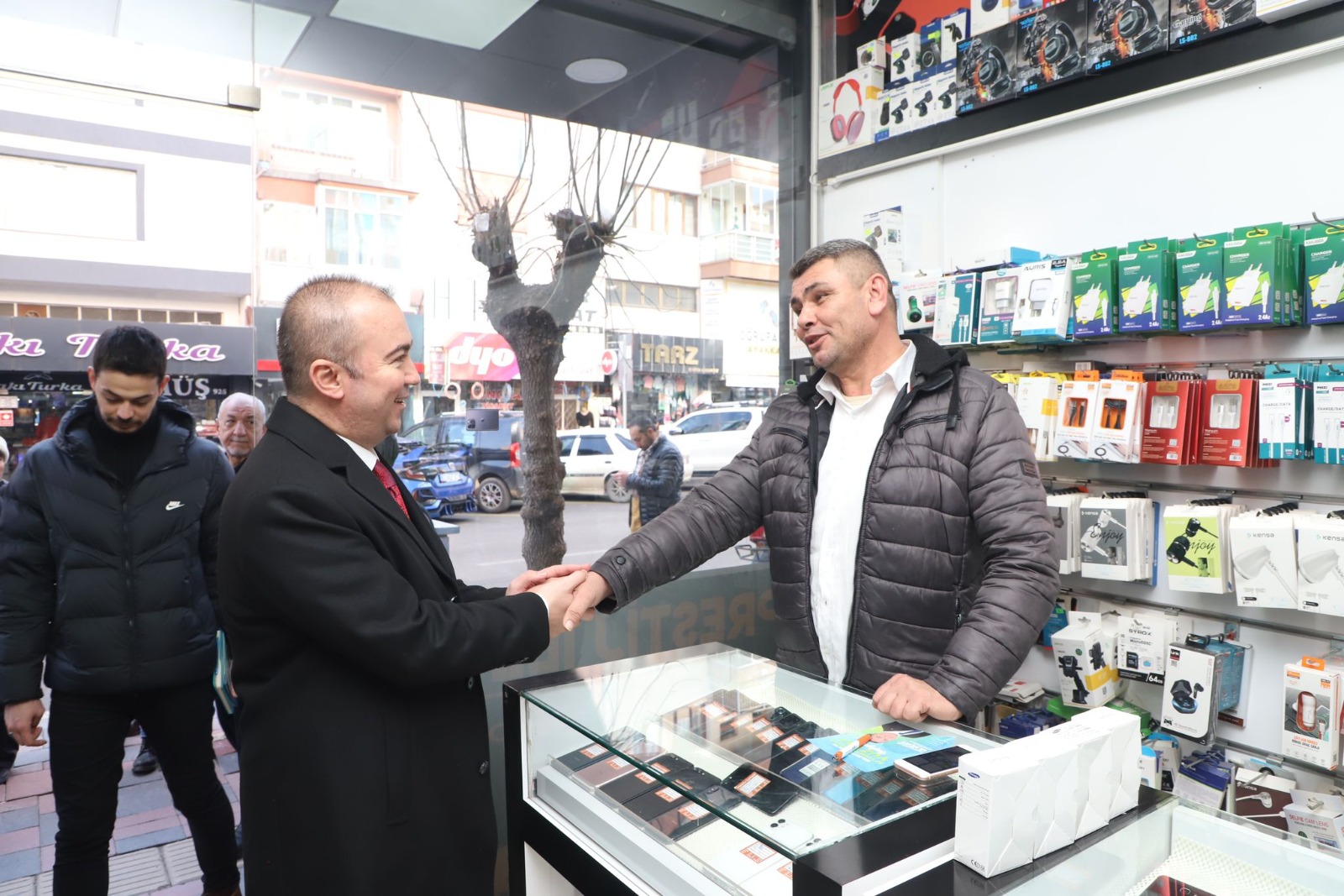 AK Partili Uluçay Esnaf Ziyaretlerini Sürdürüyor