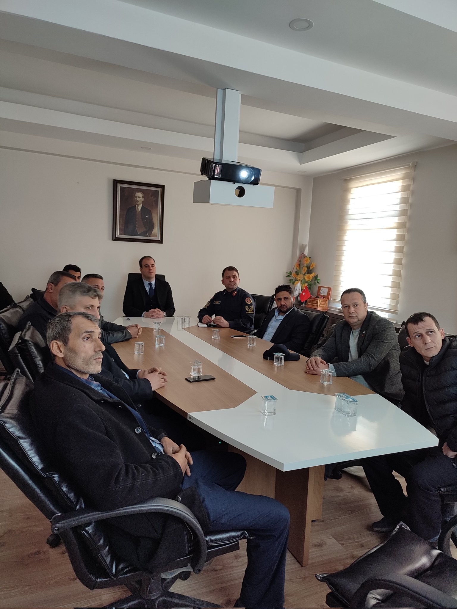 Çobanlar İlçesinde Kaymakam Kandemir Başkanlığında Toplantı Düzenlendi