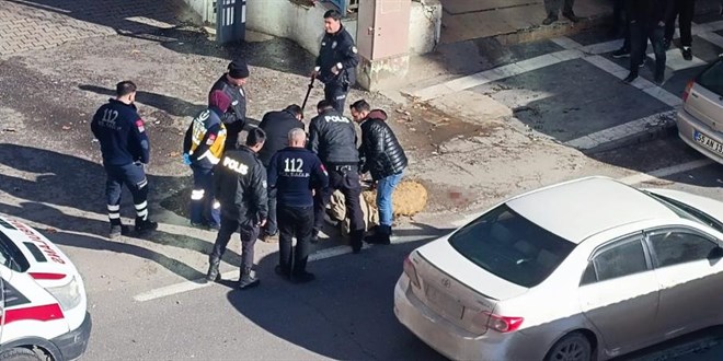 KOYUNLARI ÖLEN ADAM KENDİNİ YAKMAYA ÇALIŞTI
