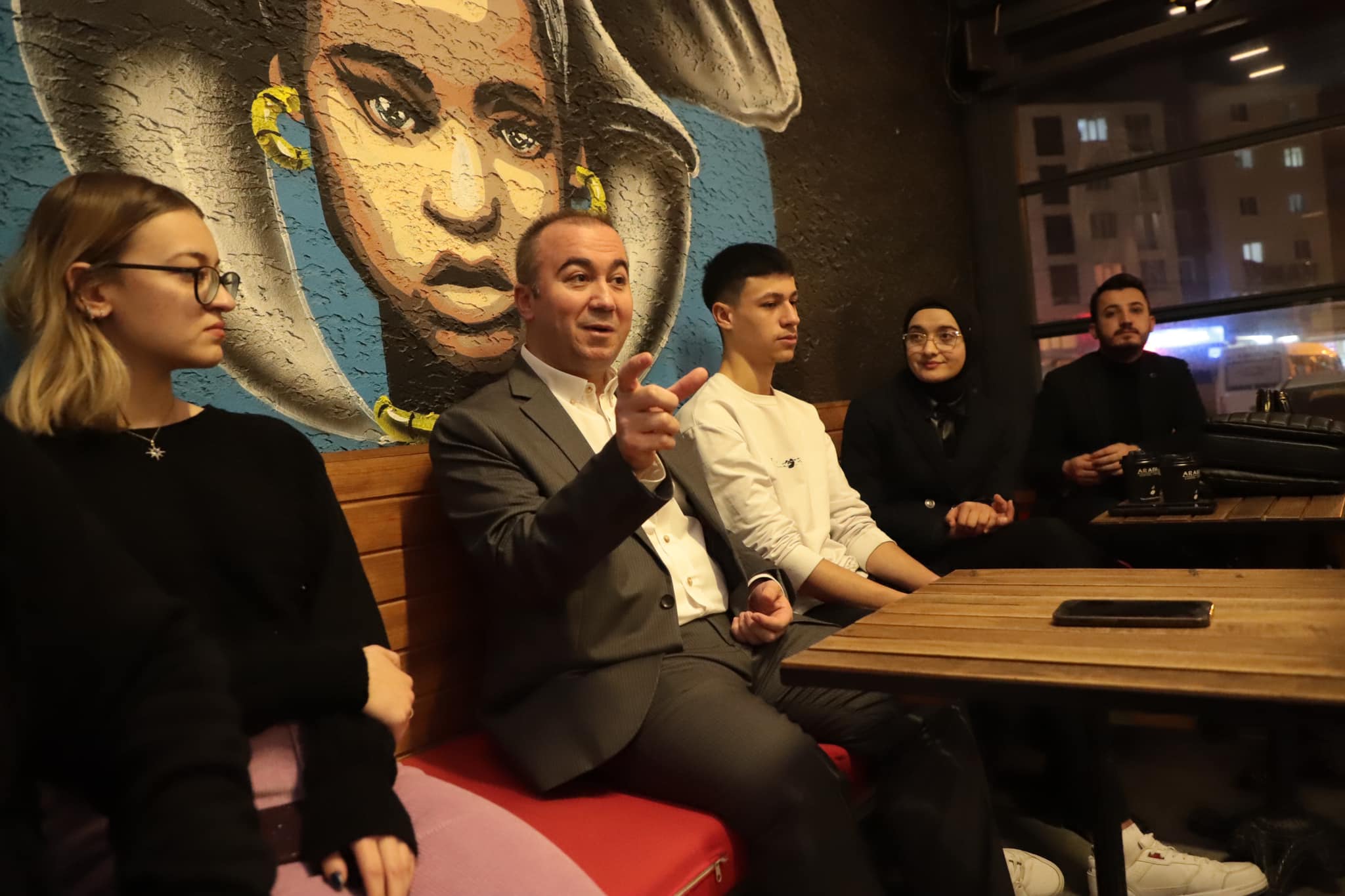 AK Partili Uluçay Gençlerle Bir Araya Geldi