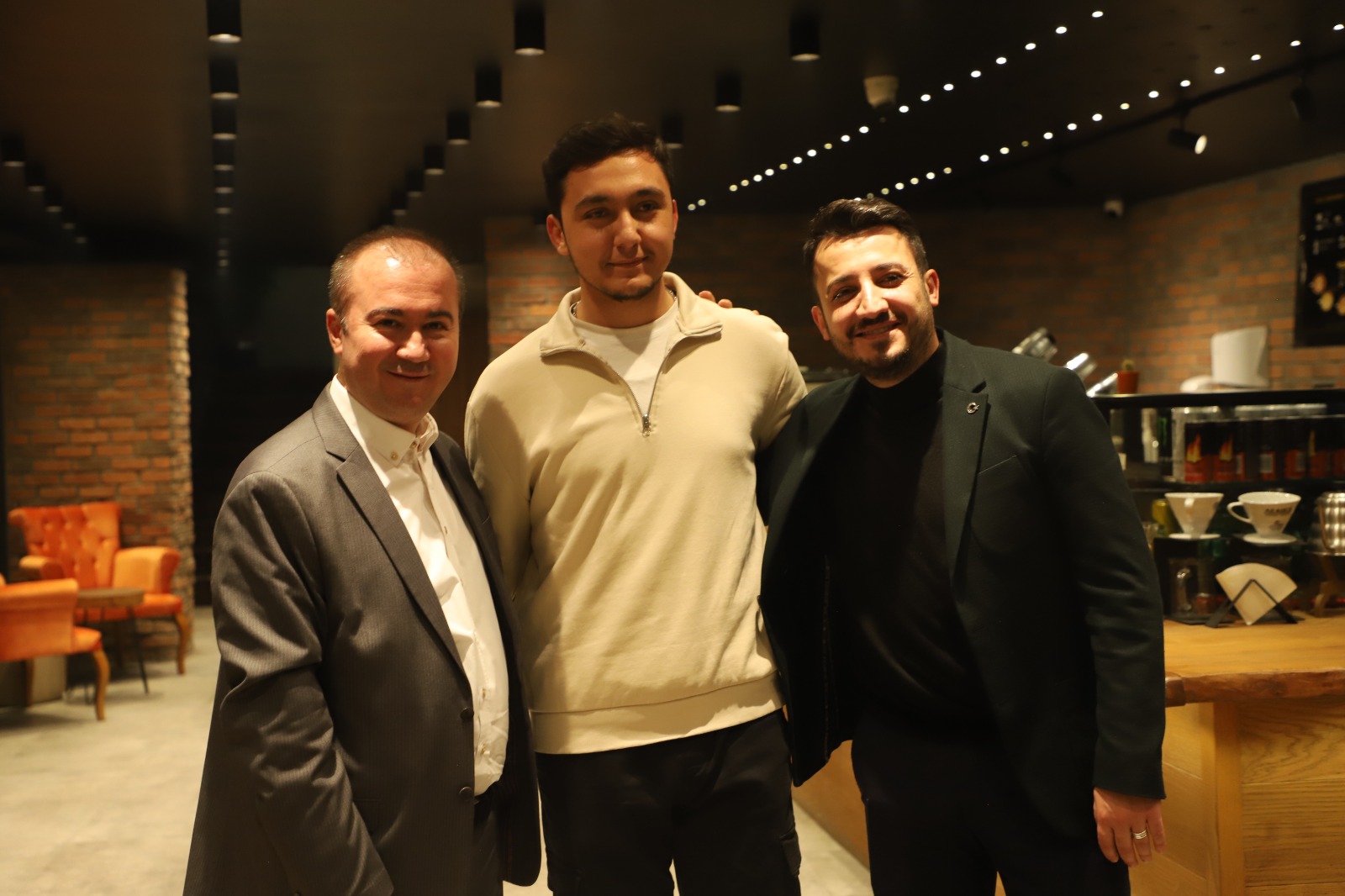 Uluçay gençlerle buluştu, hedeflerini anlattı