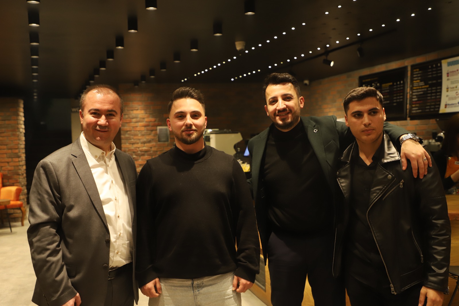 Uluçay gençlerle buluştu, hedeflerini anlattı
