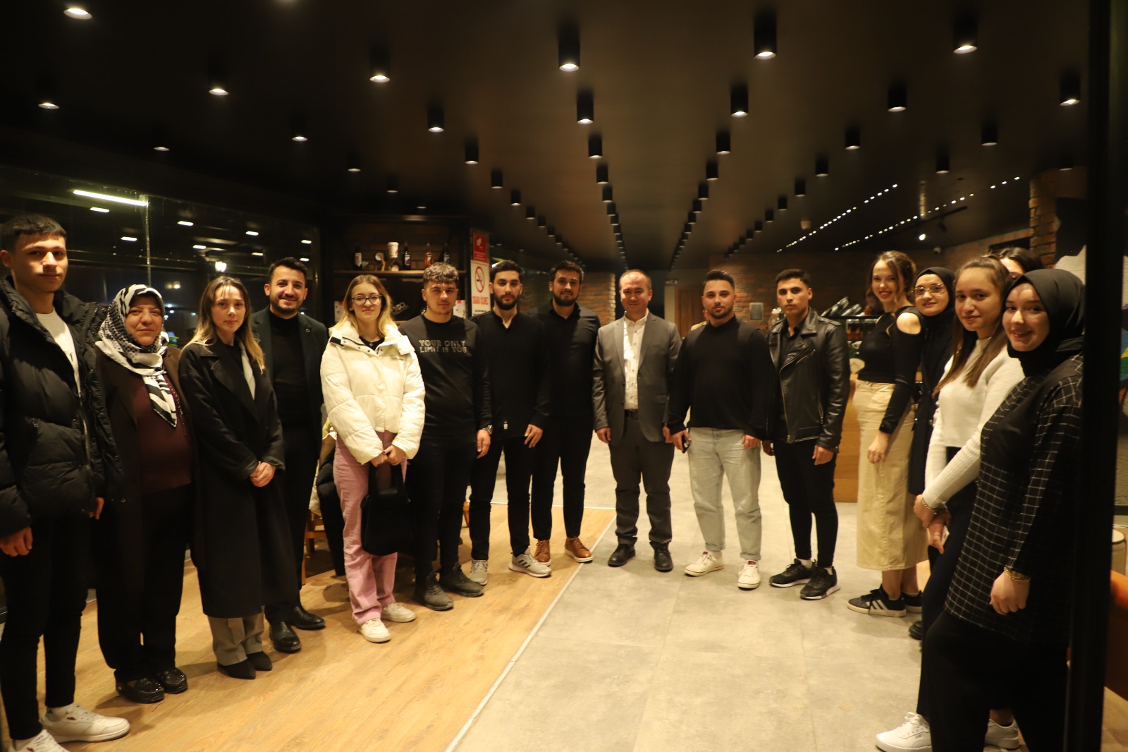 Uluçay gençlerle buluştu, hedeflerini anlattı