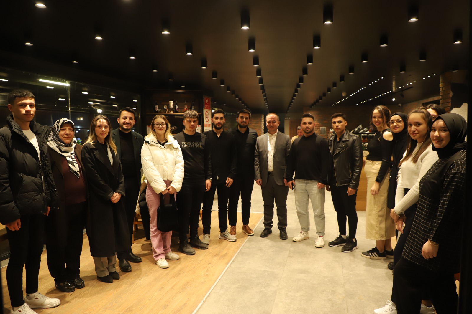 Uluçay gençlerle buluştu, hedeflerini anlattı