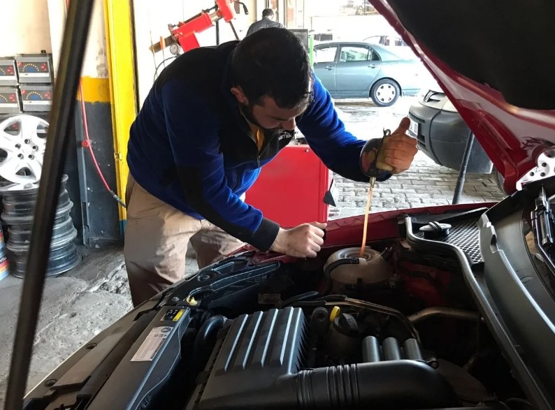 KIŞ MEVSİMİNİN İLK KARIYLA ARAÇ BAKIMLARI ÖNEM KAZANDI